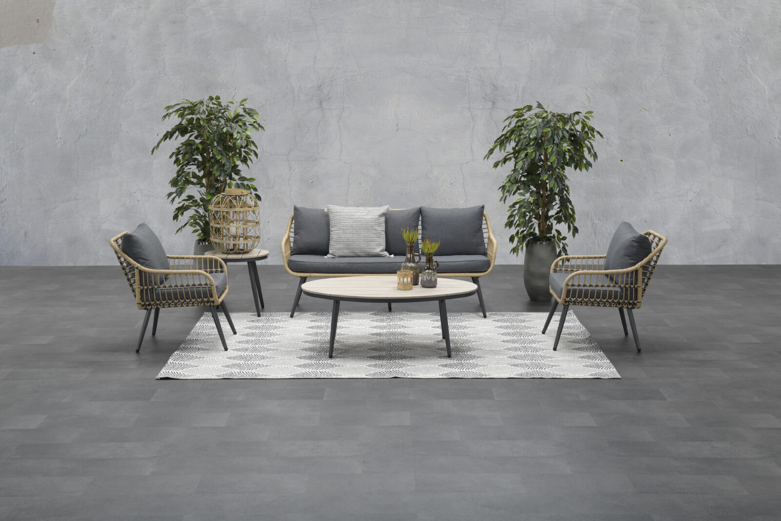 Loungeset Margriet | 5-persoons | Carbon black | 5-delig 21670NF sfeer 1 5MB scaled