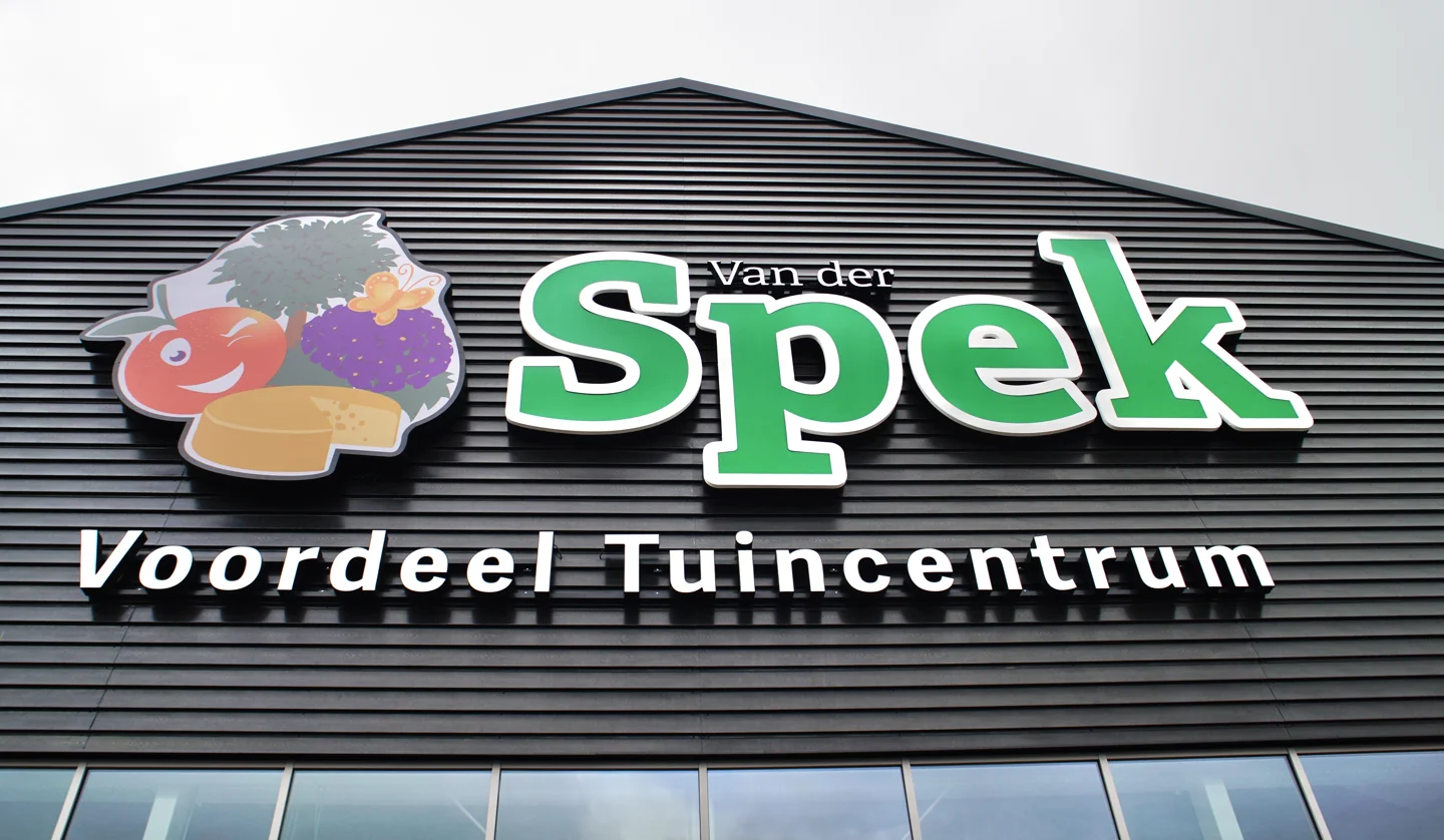 Afbeelding bij nieuwsbericht - Artikel Hart van Holland: Nieuw voordeel-tuincentrum voor familie Van der Spek ‘De aanbiedingen, sfeer en gezelligheid zijn hetzelfde gebleven’ - Spekvoordeel.nl